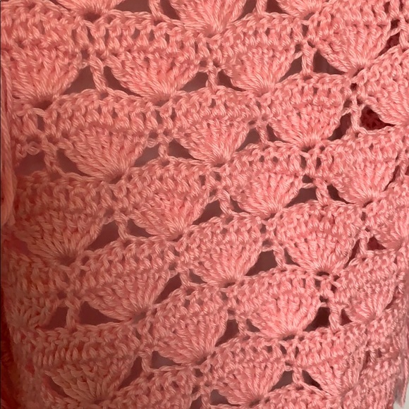 Triangular pink shell design shawl/wrap - Picture 2 of 5